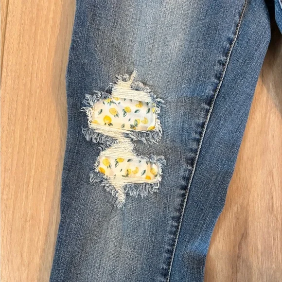 Judy Blue Skinny Fit Mid Rise Distressed Floral Patchwork Jeans Size 9 / 29 - Picture 3 of 7